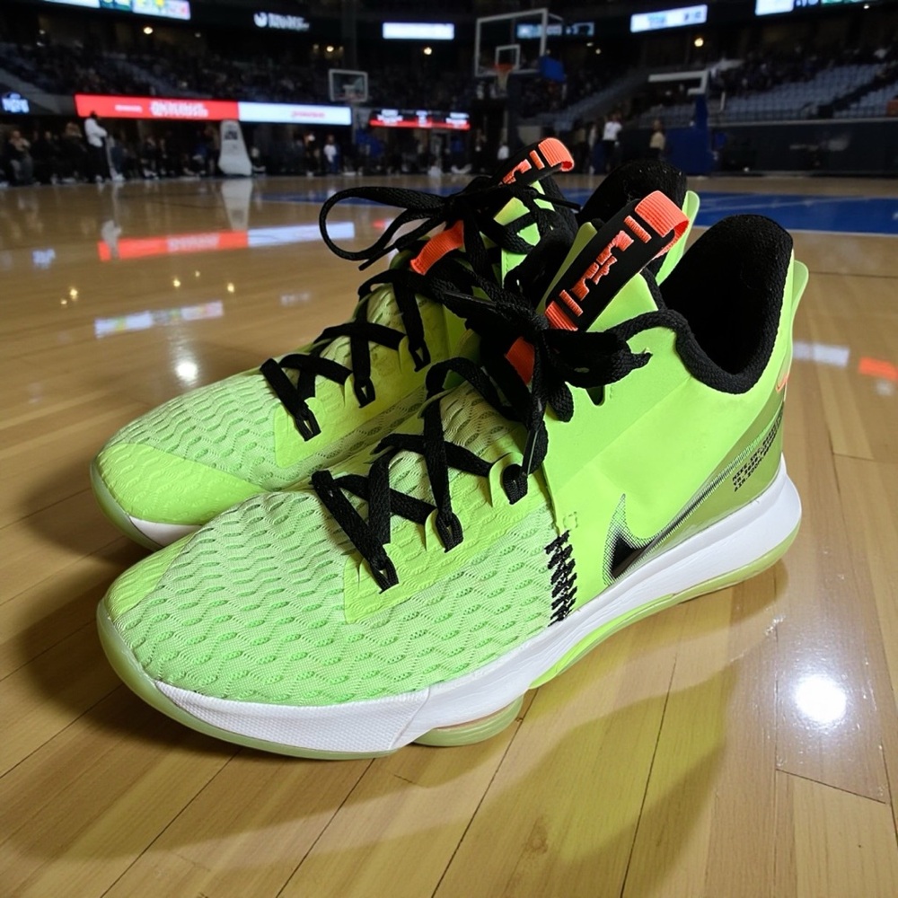 Nike Lebron Witness 5 EP Grinch Lime Green Mens 11.5 CQ9380-300‎
